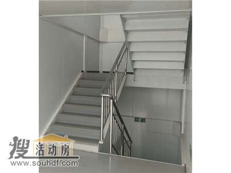 云錦建筑裝飾工程有限公司建設(shè)星光翠庭時(shí)候租賃6間打包箱民工宿舍